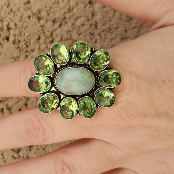 New Oversized Chrysoprase and Tsavorite 925 Silver Statement Ring. - Picture 12 of 14